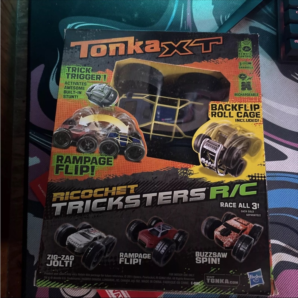 2010 Tonka XT Ricochet Tricksters R/C 2-Sided Stunt Vehicle